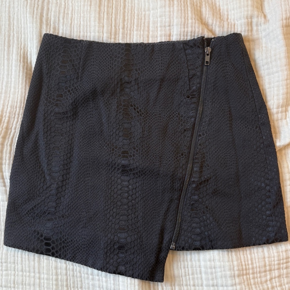 Black Stretch Snake Textured Mini Skirt (S)